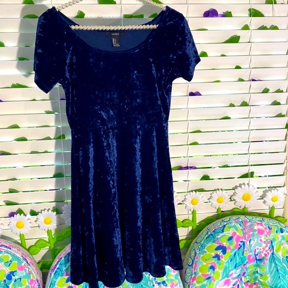 Forever 21 dark blue crushed velvet dress - Picture 1 of 5